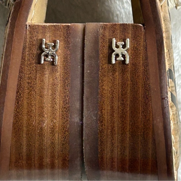 Sam Edelman Women's Gold Studded Cream Leather Strap Sandals Size 7.5 - Picture 6 of 11